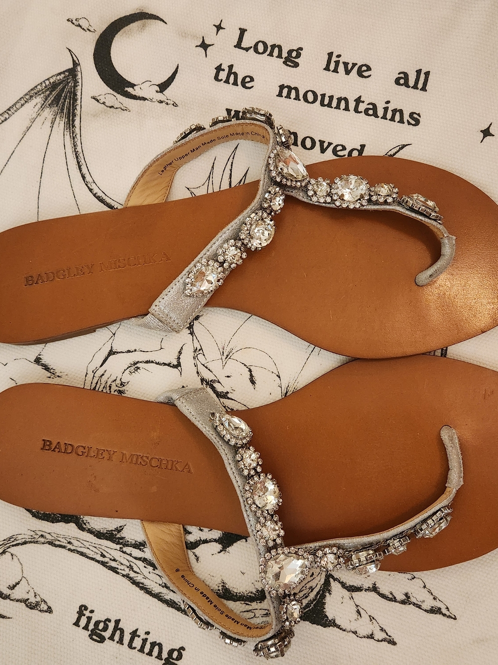 Womens Badgley Mischka Silver Jeweled Thong Sandals with Brown Footbed Size 8